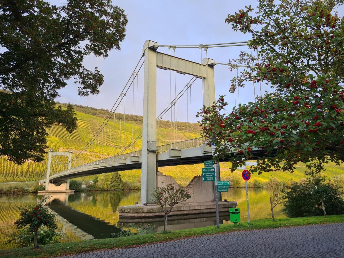 Sonnenufer Apartment & Moselwein I แบร์นคาสเทล-คืสท์ ภายนอก รูปภาพ
